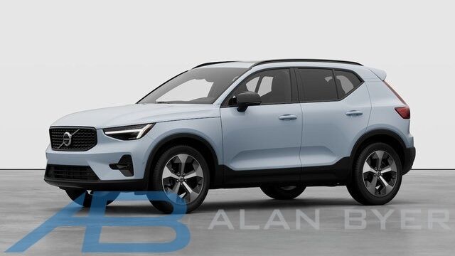 2026 VOLVO XC40