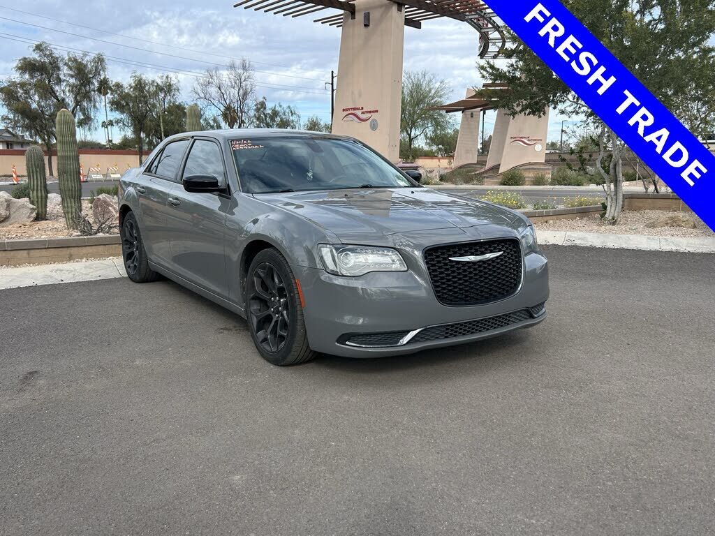 2019 CHRYSLER 300