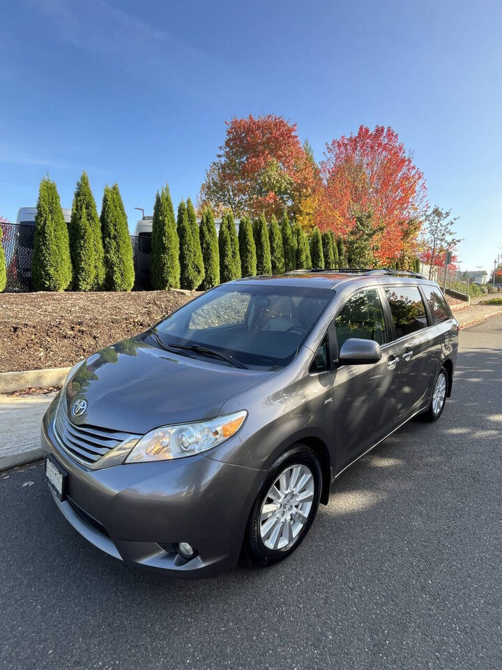 2017 TOYOTA Sienna