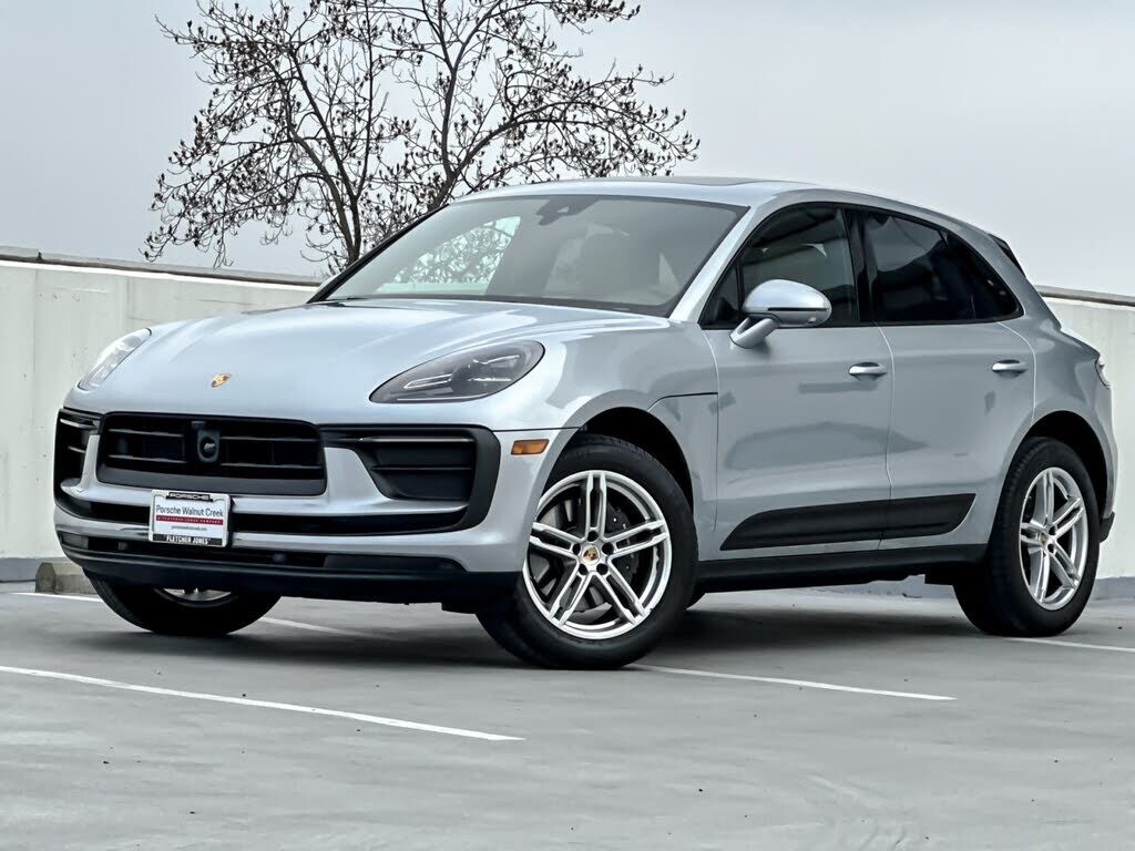2025 PORSCHE Macan