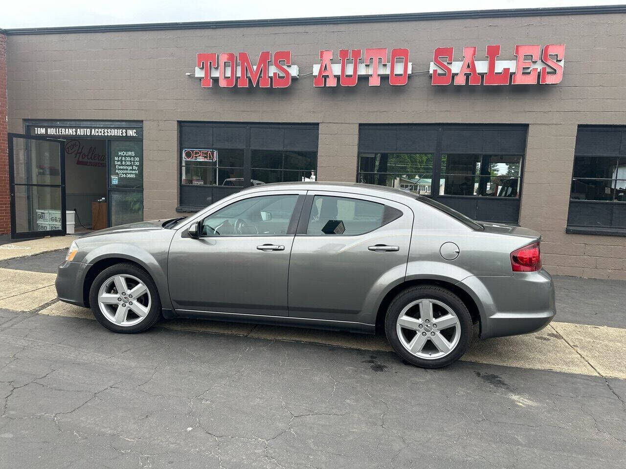 2012 DODGE Avenger