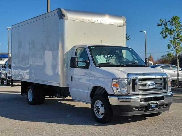 2025 FORD E-450