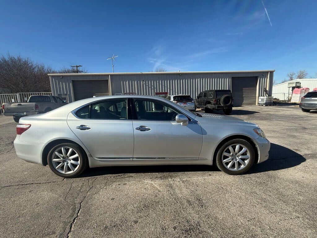 Lexus LS