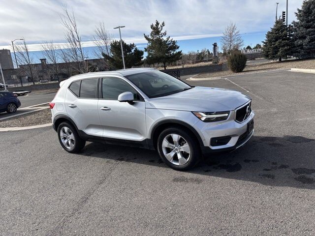 2019 VOLVO XC40