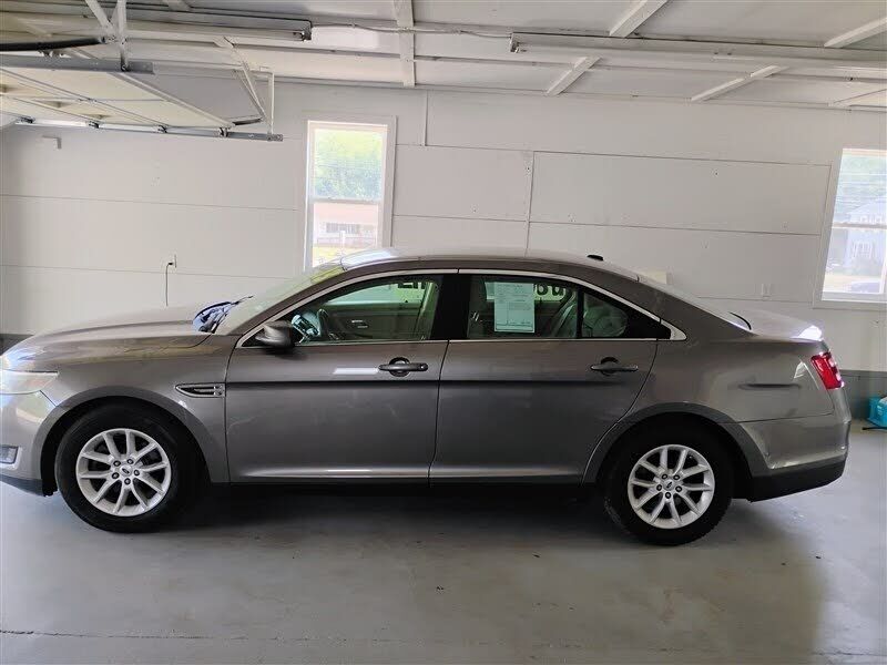2013 FORD Taurus