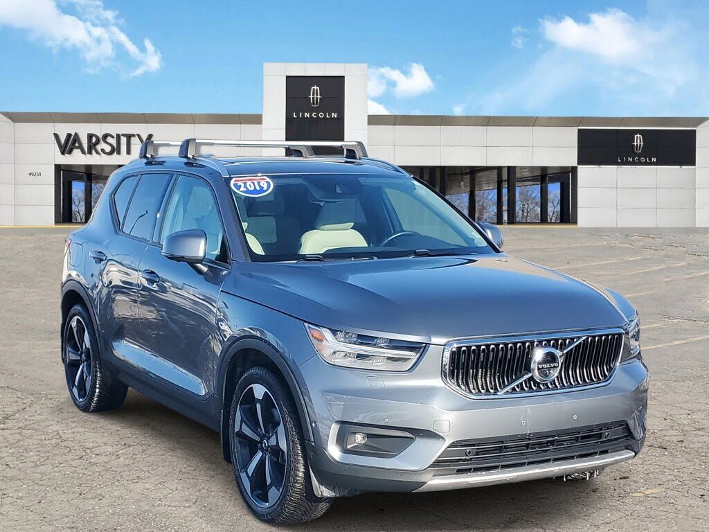 2019 VOLVO XC40