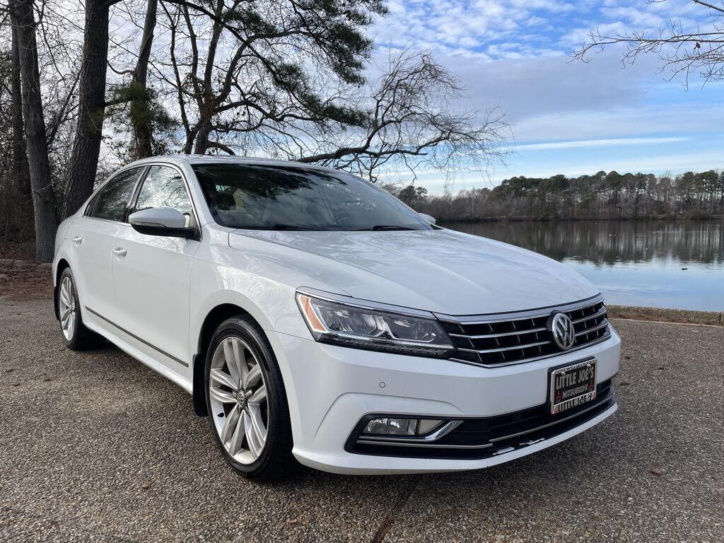 2017 VOLKSWAGEN Passat