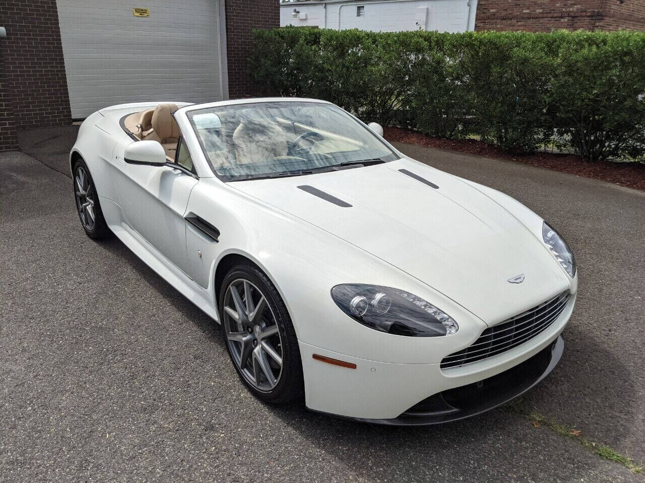 2012 ASTON MARTIN V8 Vantage