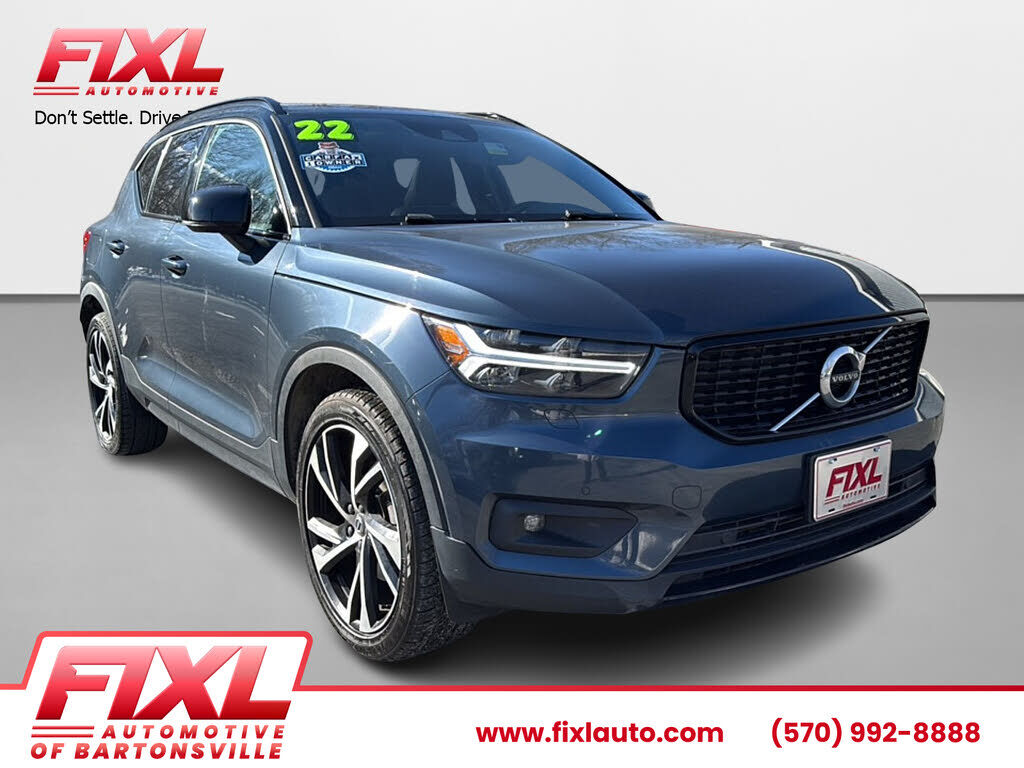 2022 VOLVO XC40