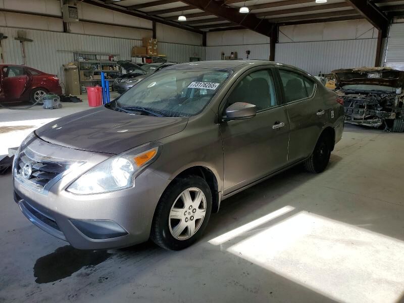 2017 NISSAN Versa