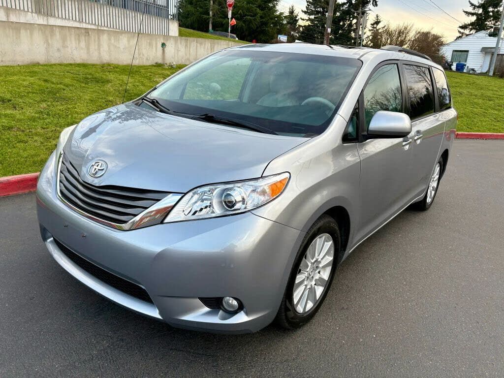 2013 TOYOTA Sienna