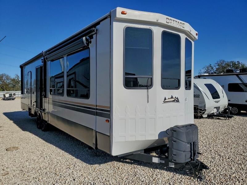 2021 FOREST RIVER Cedar Creek