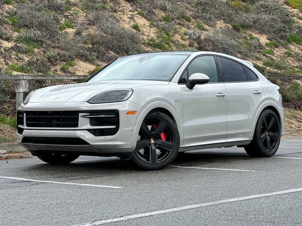2025 PORSCHE Cayenne