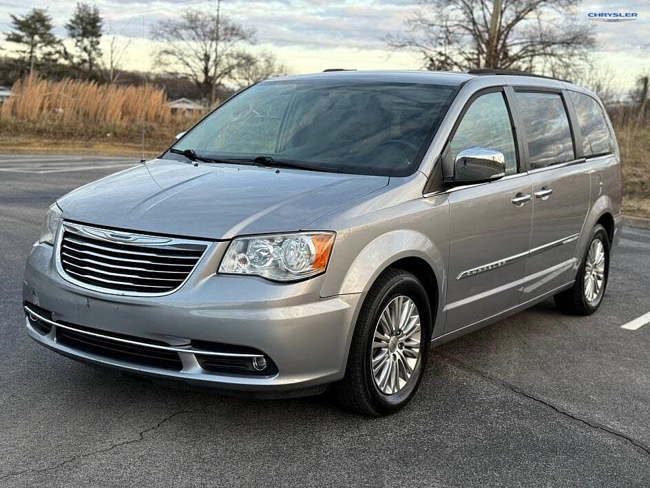 2015 CHRYSLER Town and Country