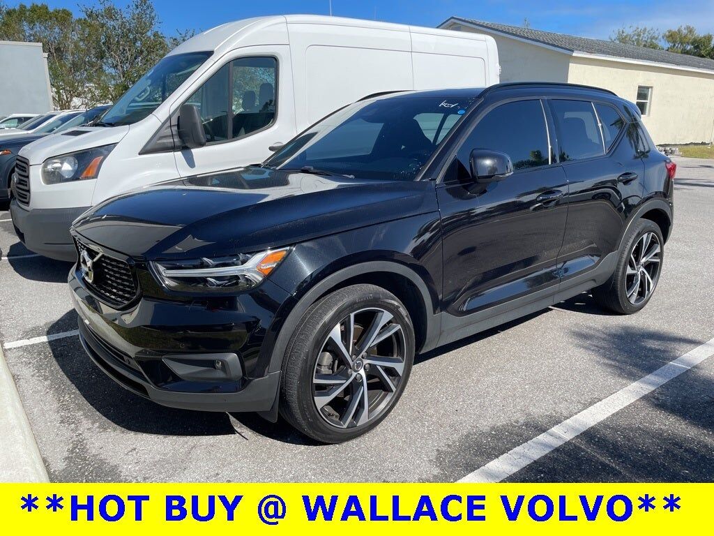 2022 VOLVO XC40