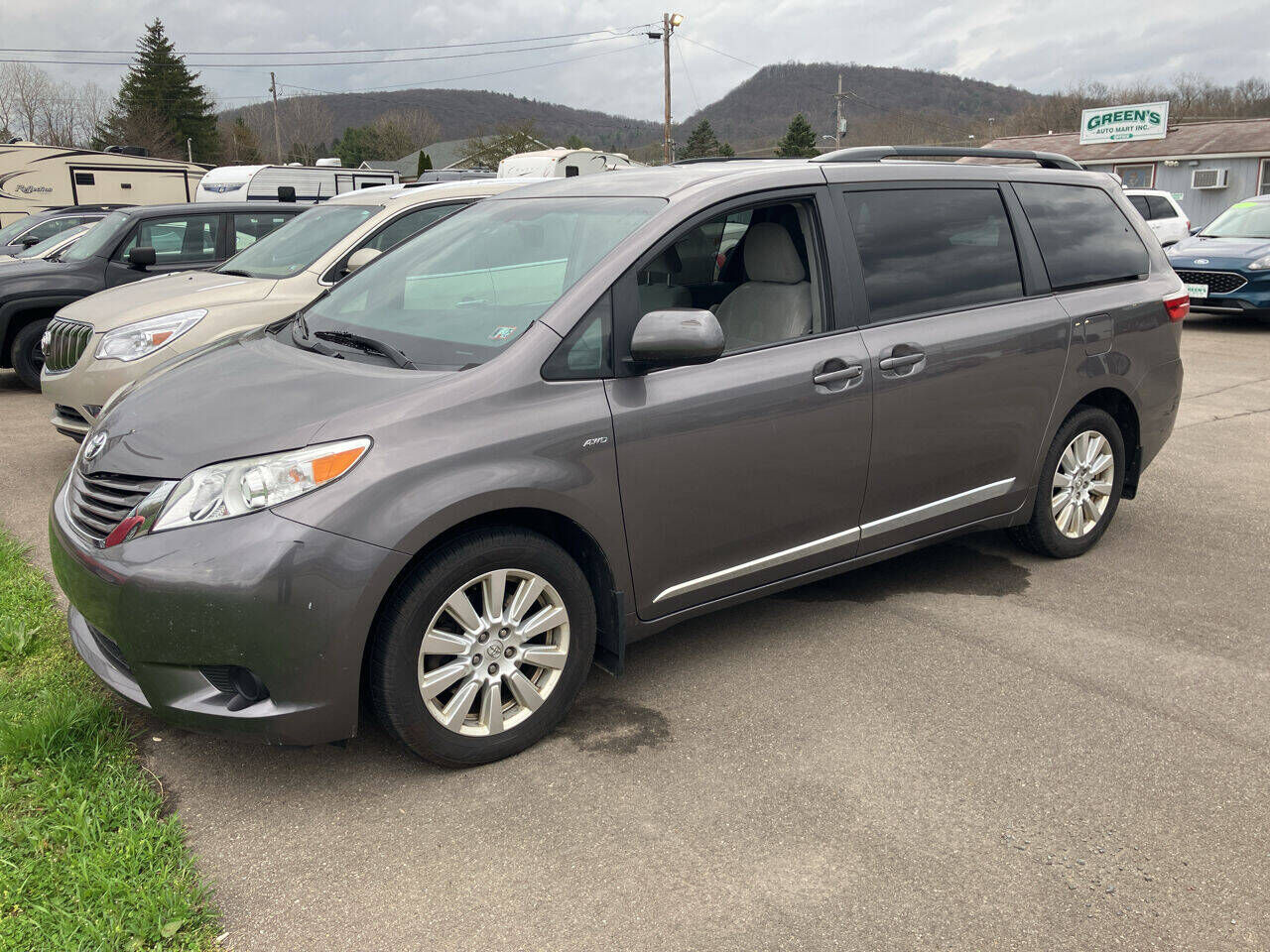 2017 TOYOTA Sienna