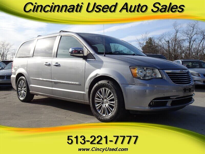 2014 CHRYSLER Town and Country
