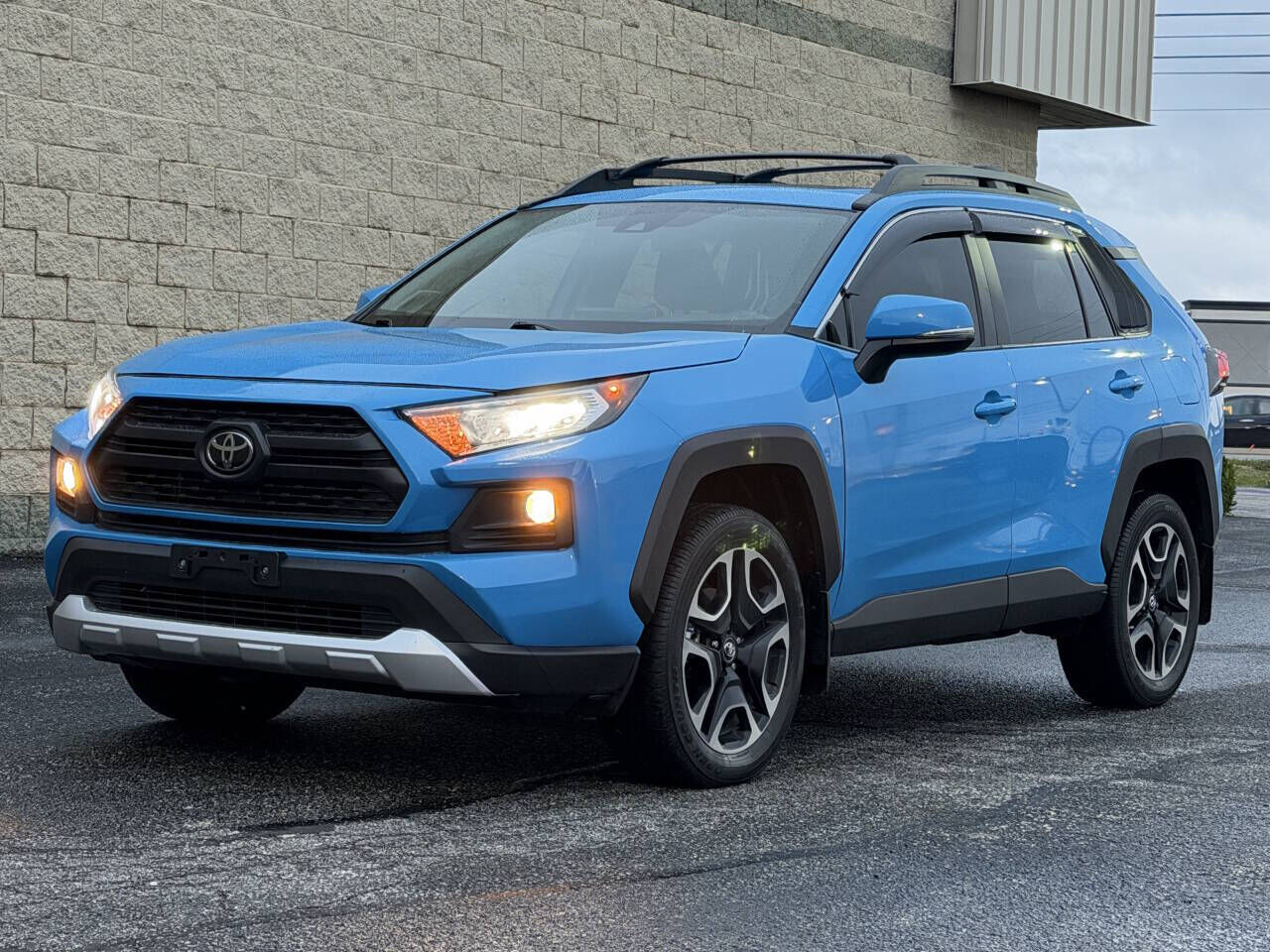 2019 TOYOTA RAV4