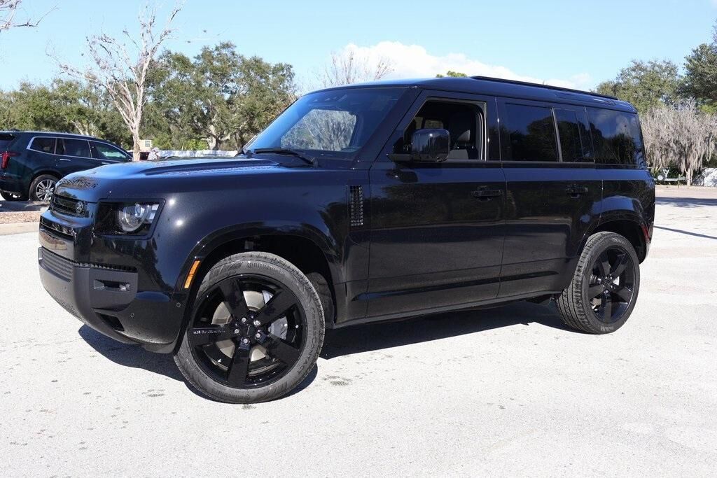 2026 LAND ROVER Defender