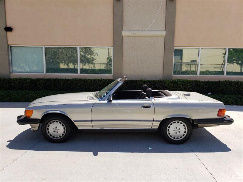 1987 MERCEDES-BENZ 560