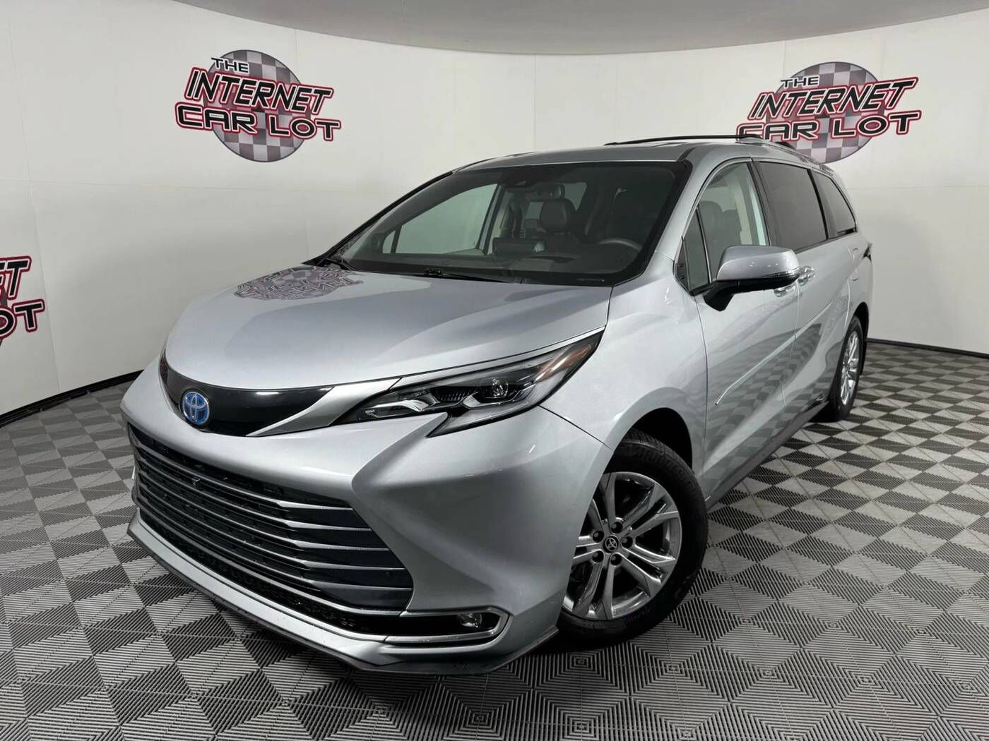 2024 TOYOTA Sienna