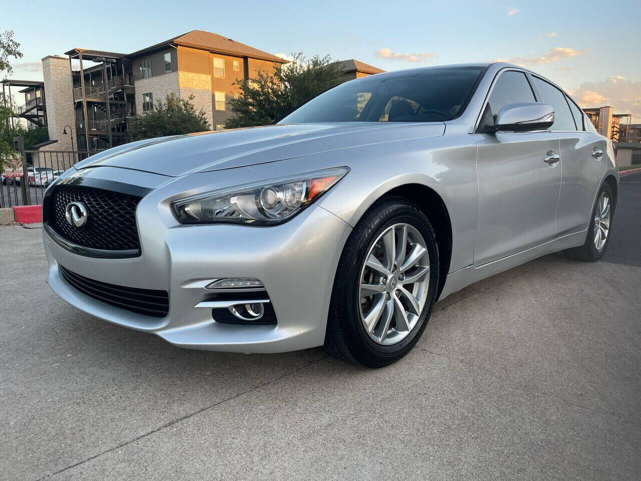 2015 INFINITI Q50