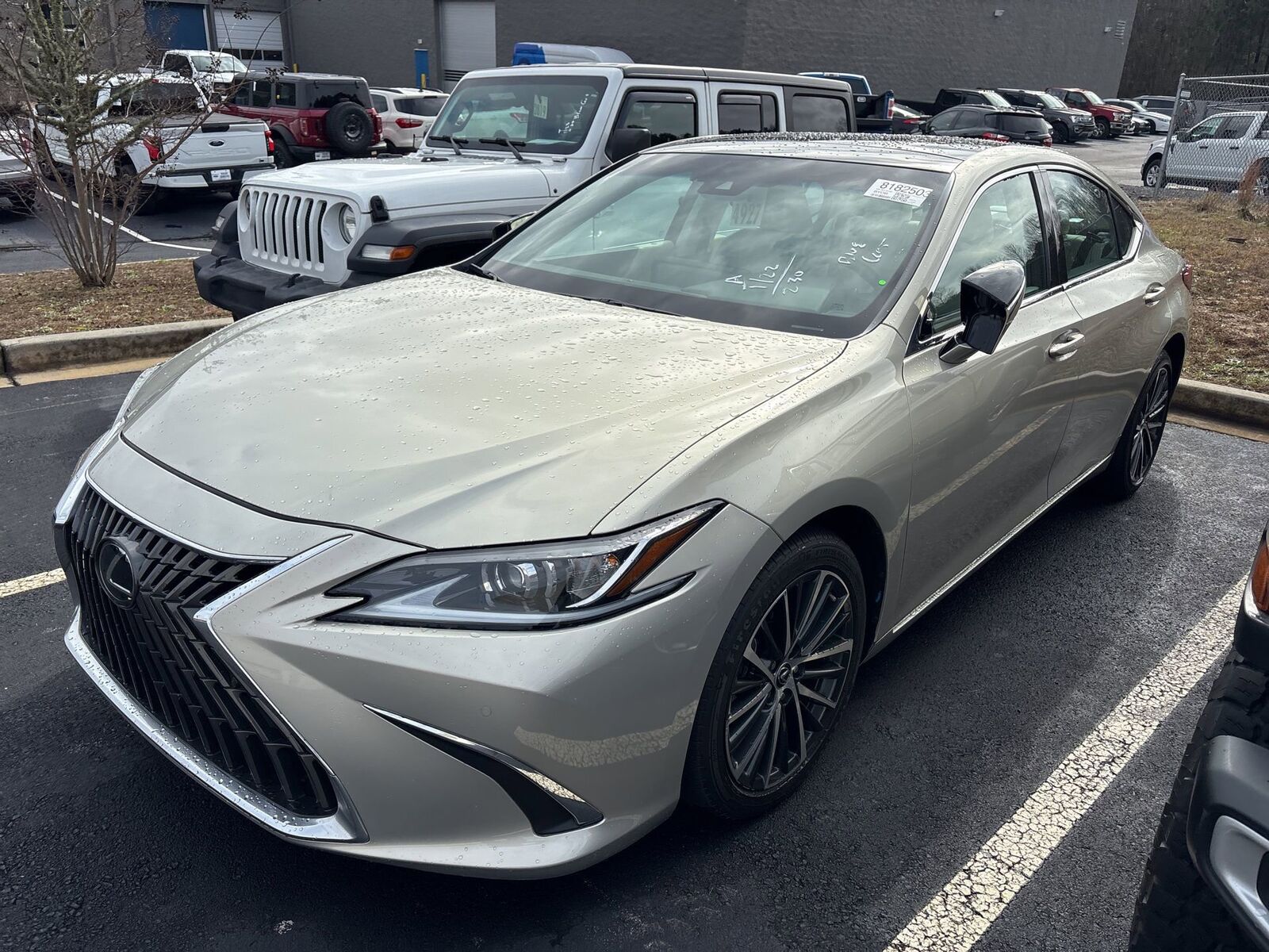 2022 LEXUS ES