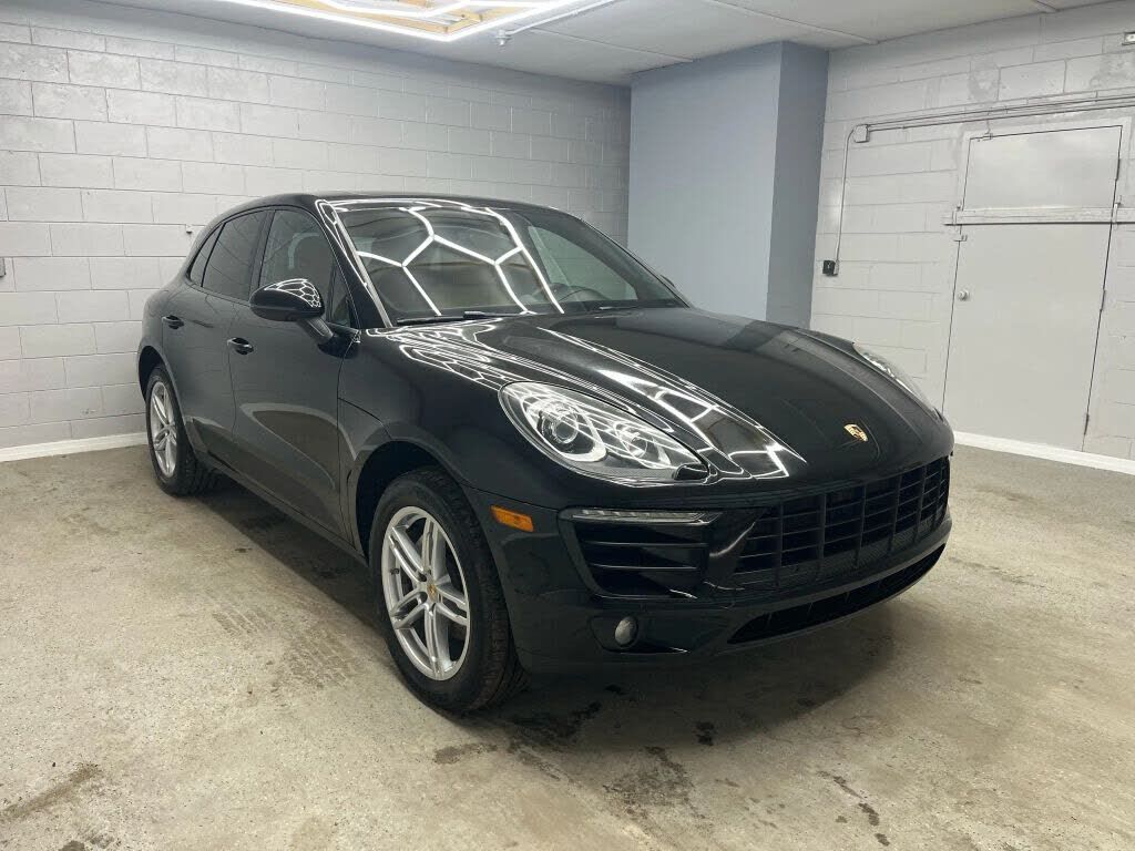 2018 PORSCHE Macan