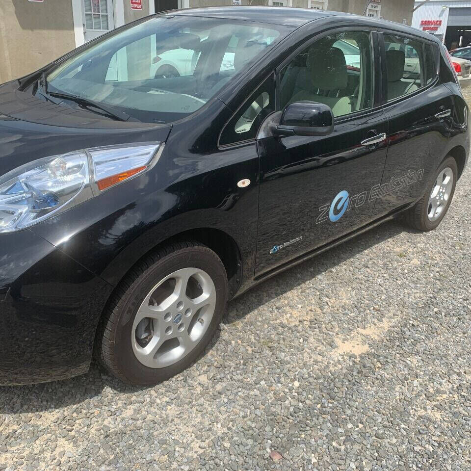 2011 NISSAN Leaf