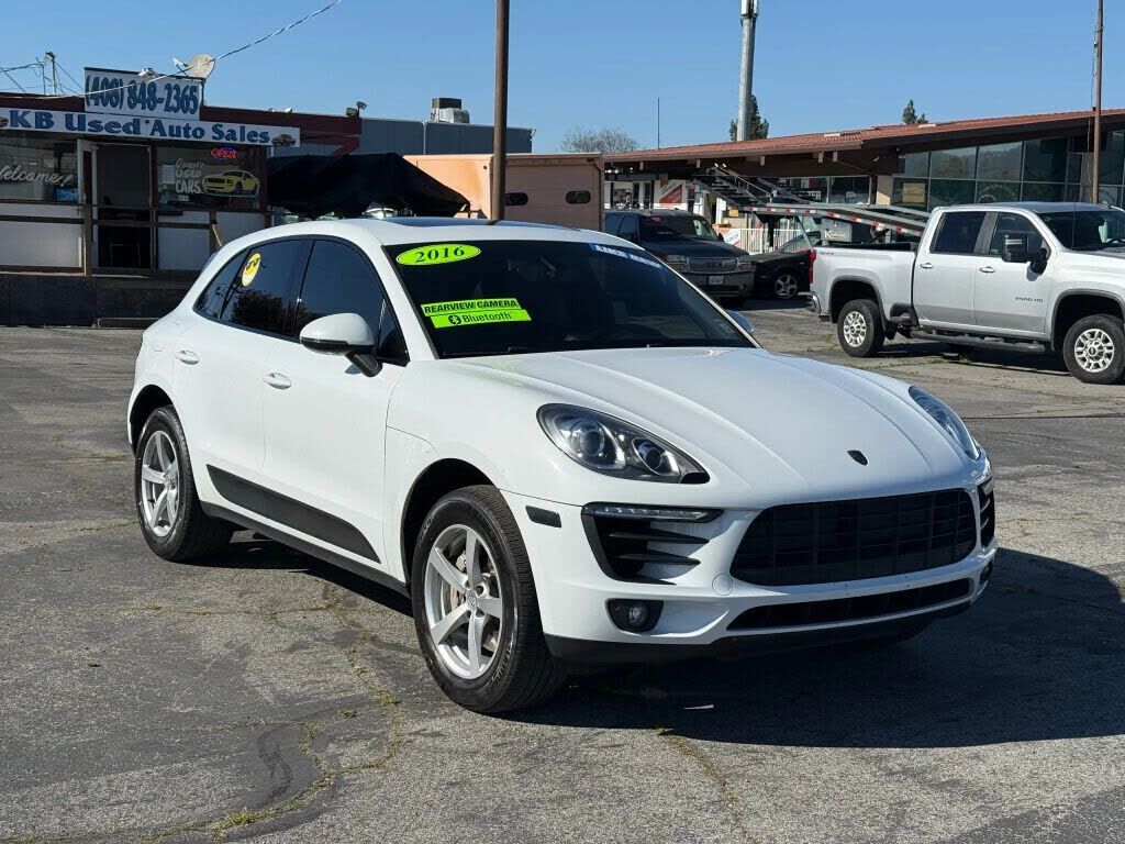 2016 PORSCHE Macan