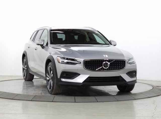 2025 VOLVO V60CC