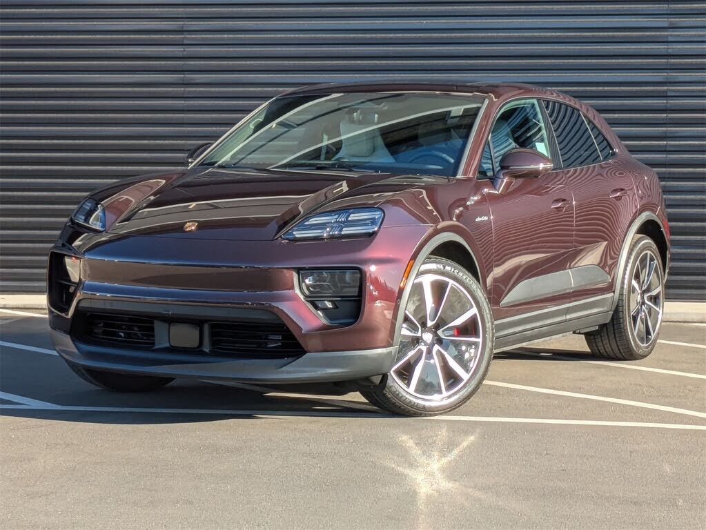 2025 PORSCHE Macan