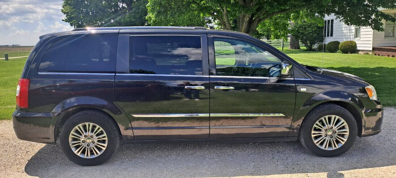 2014 CHRYSLER Town and Country