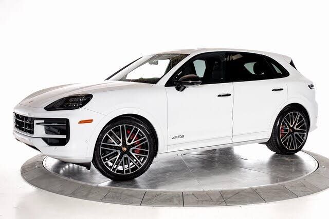 2025 PORSCHE Cayenne