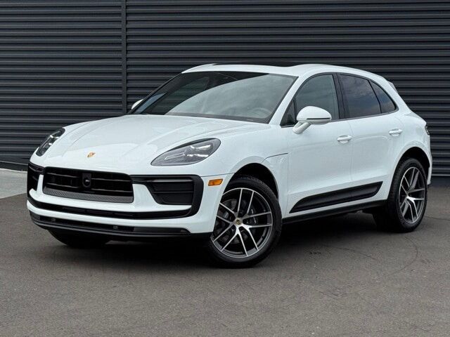 2026 PORSCHE Macan