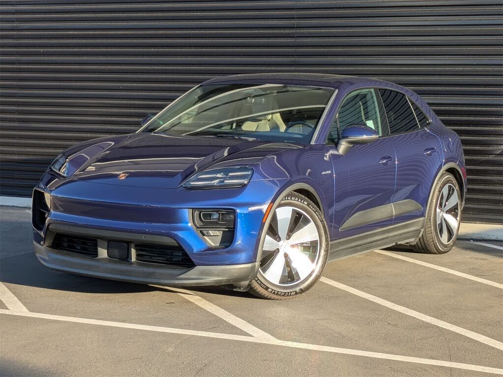2025 PORSCHE Macan