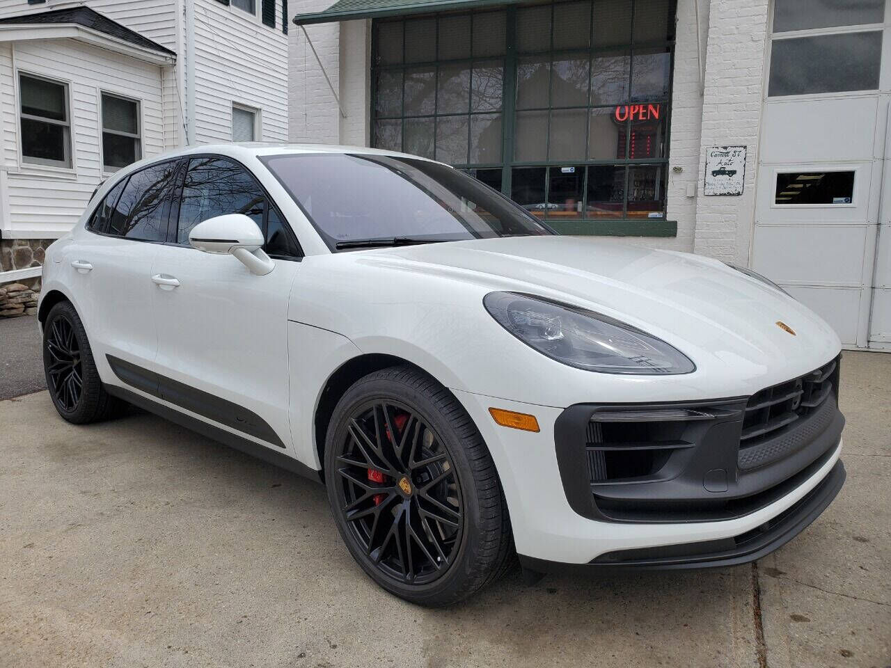 2023 PORSCHE Macan