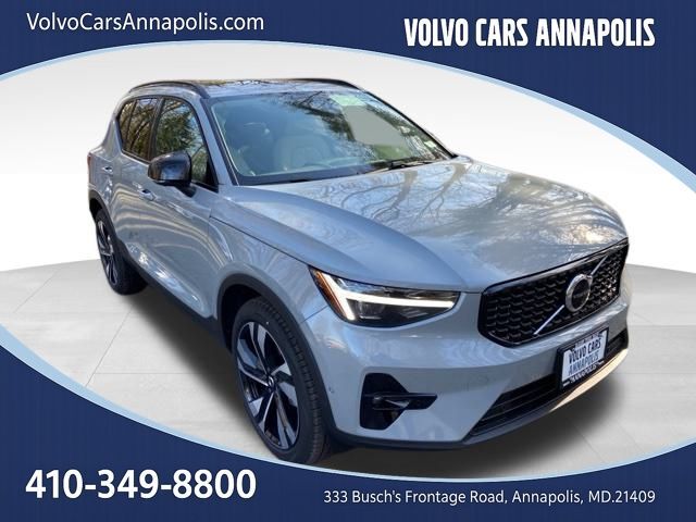 2026 VOLVO XC40
