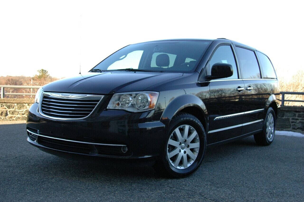 2016 CHRYSLER Town and Country
