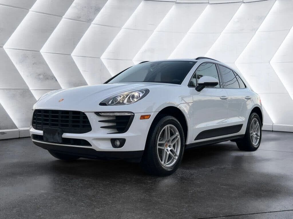 2017 PORSCHE Macan