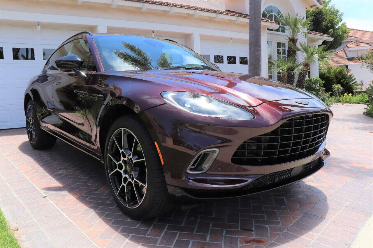 2021 ASTON MARTIN DBX