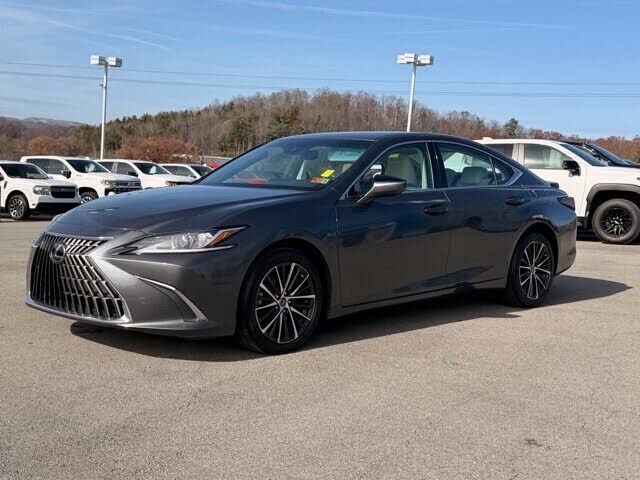 2022 LEXUS ES