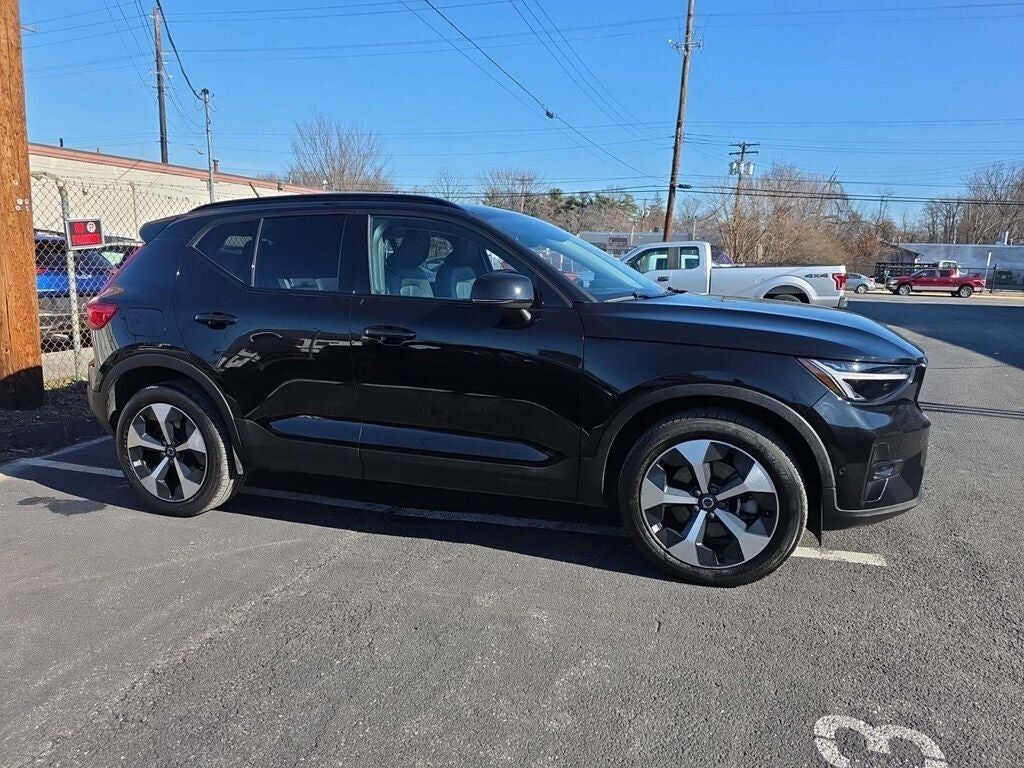 2024 VOLVO XC40