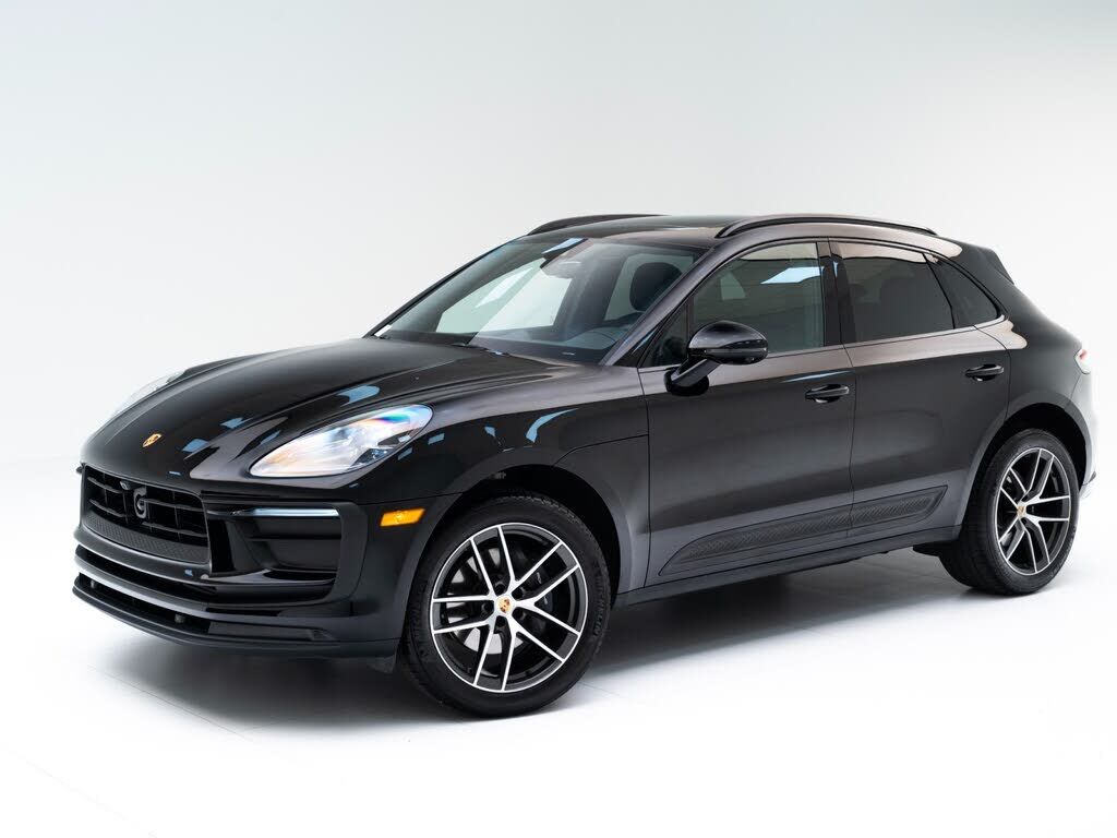 2025 PORSCHE Macan