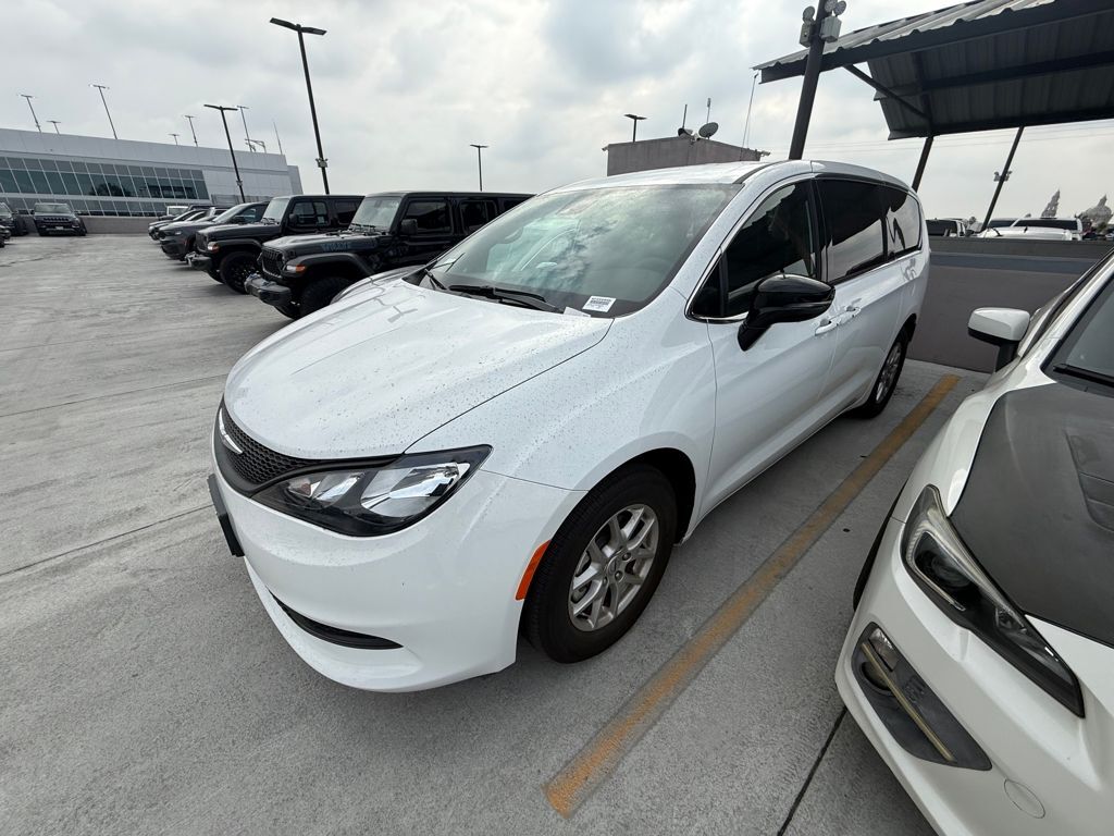 2025 CHRYSLER Voyager