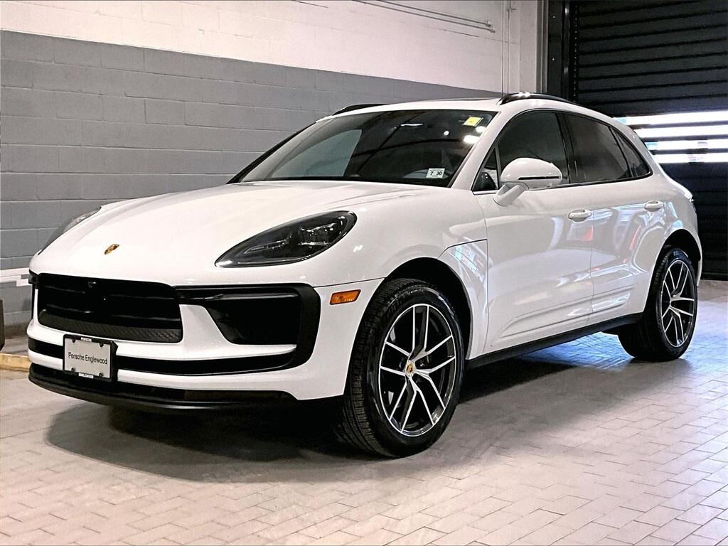 2025 PORSCHE Macan