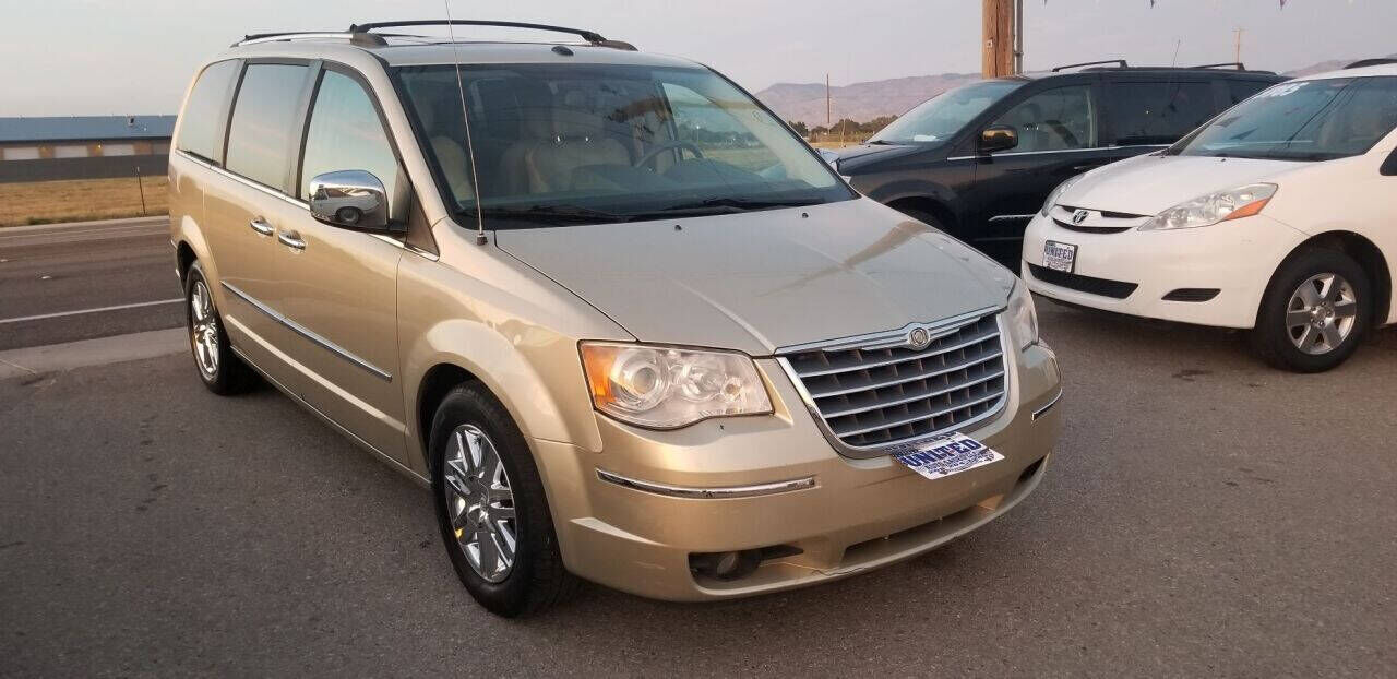 2010 Chrysler Town and Country