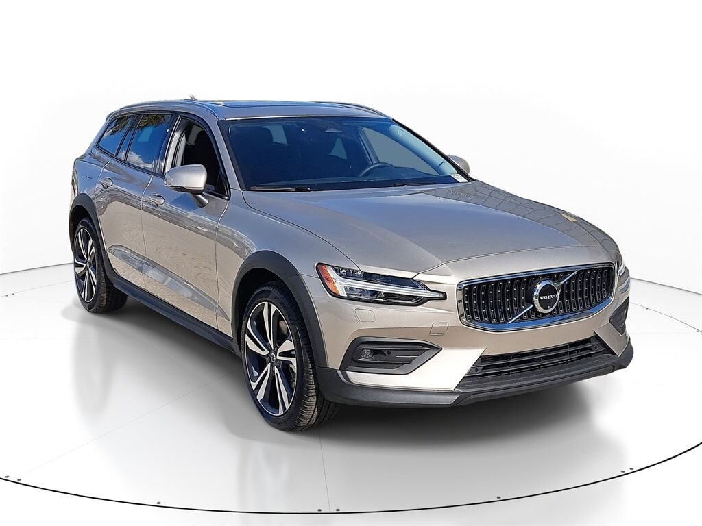 2026 VOLVO V60CC
