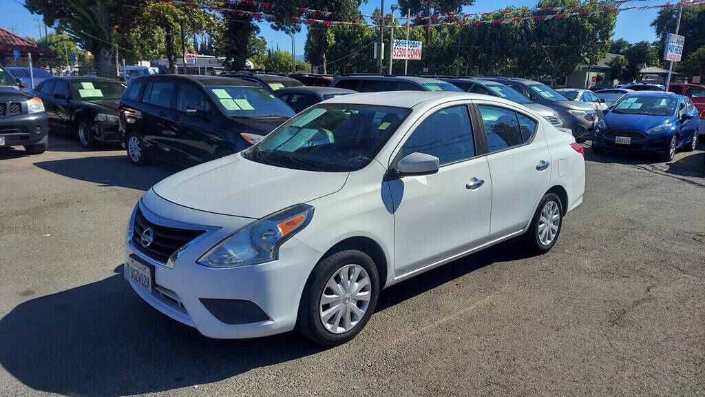 2017 NISSAN Versa