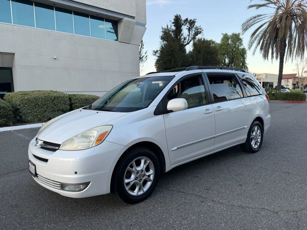 2004 TOYOTA Sienna